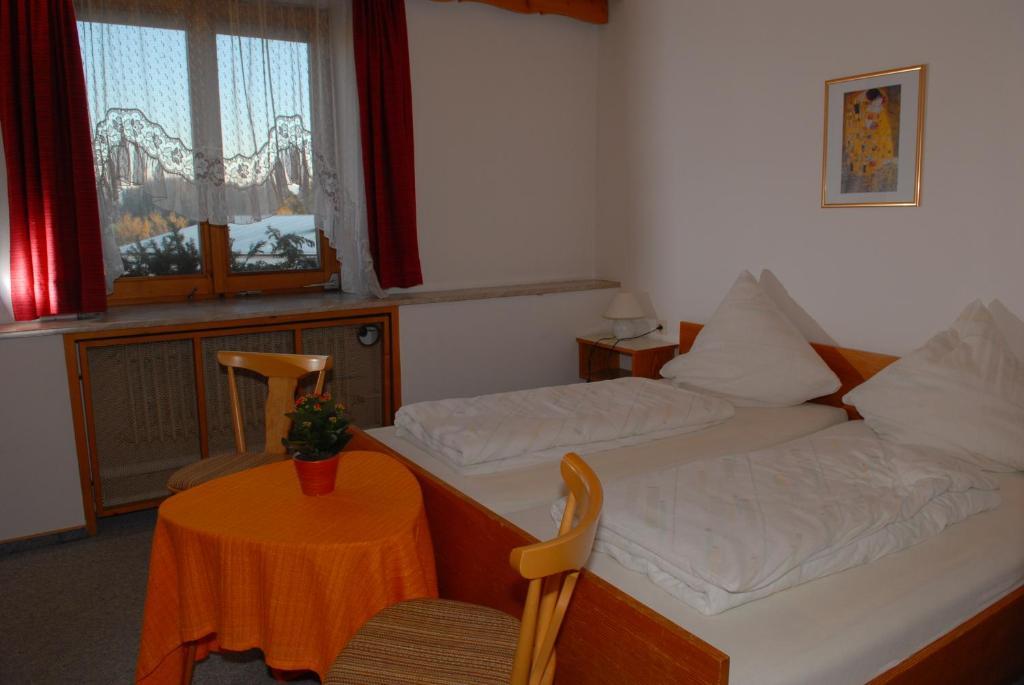 Hotel Gasthof Zum Neubau Kisslegg Ruang foto