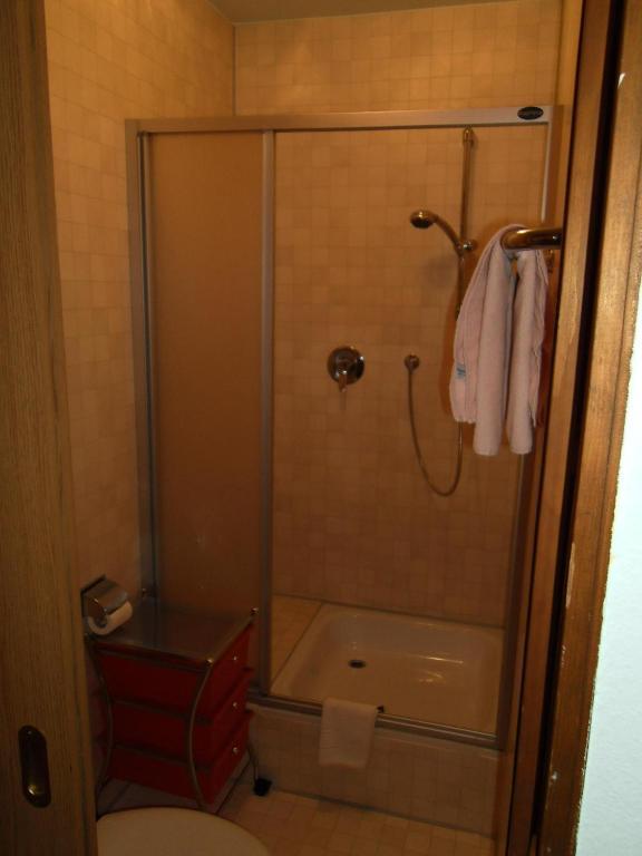 Hotel Gasthof Zum Neubau Kisslegg Ruang foto