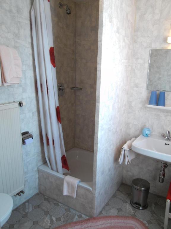 Hotel Gasthof Zum Neubau Kisslegg Ruang foto