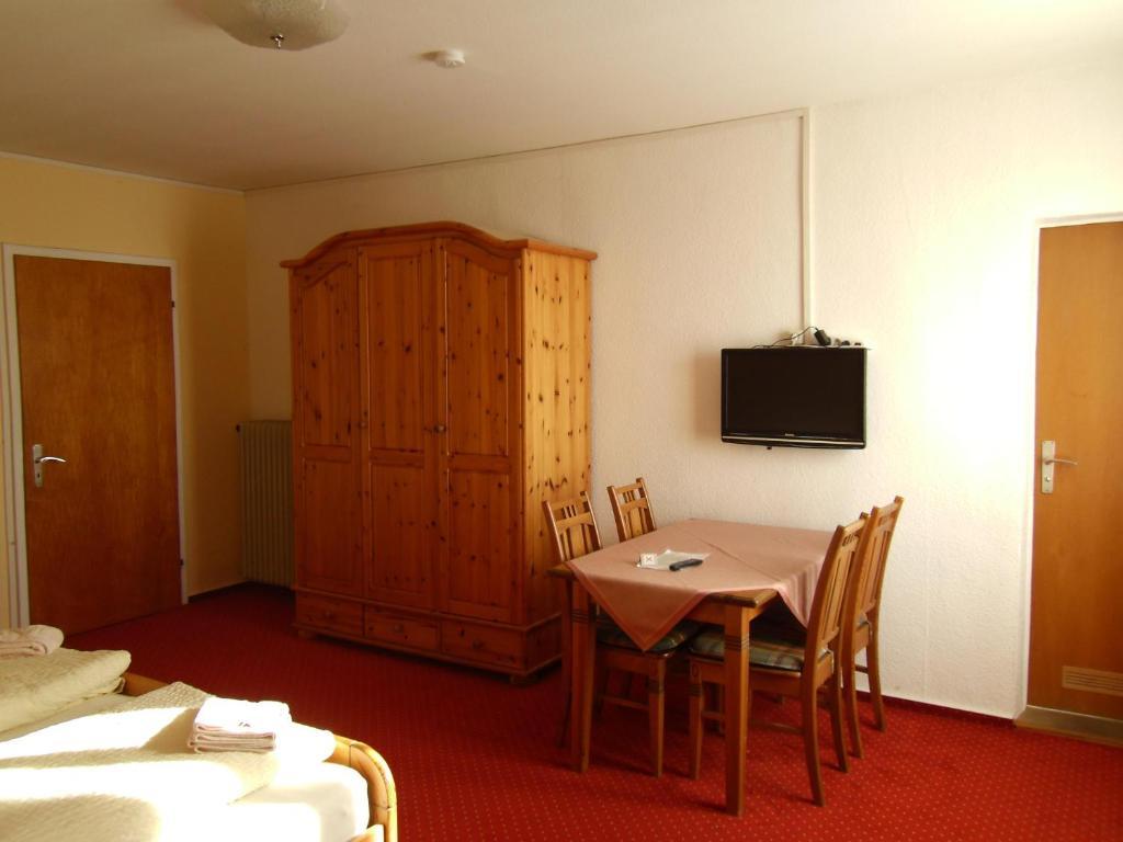 Hotel Gasthof Zum Neubau Kisslegg Ruang foto