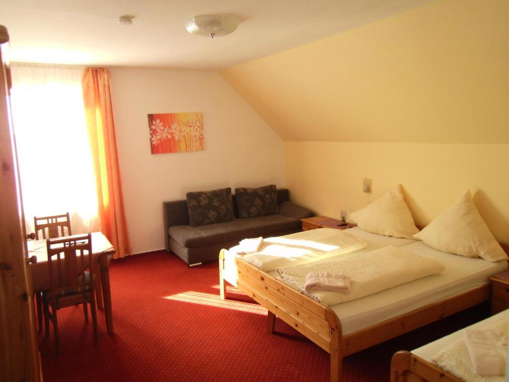 Hotel Gasthof Zum Neubau Kisslegg Ruang foto